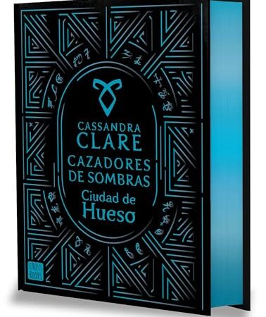 CAZADORES DE SOMBRAS. Ciudad de Hueso (Edición en Español)